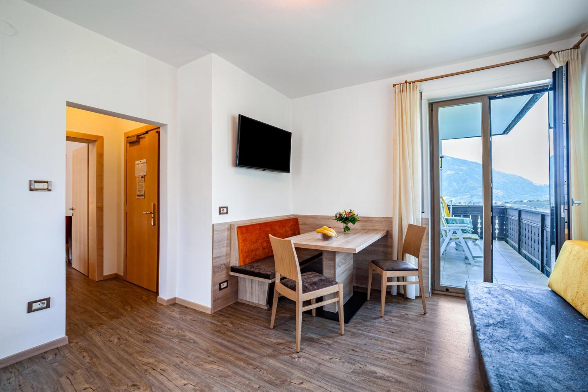 Hotel-Garni Appartement Gartenheim Schenna Exterior photo